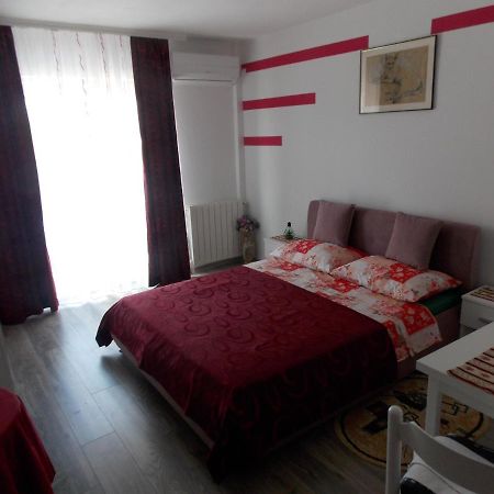 Hanifa Apartmani 로비니 외부 사진