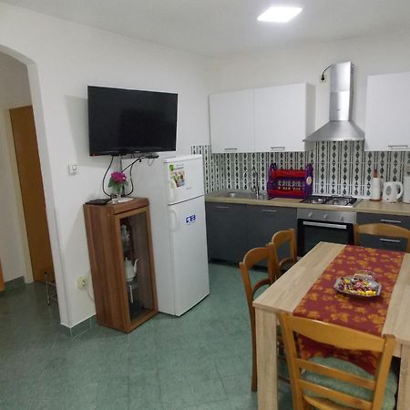 Hanifa Apartmani 로비니 외부 사진