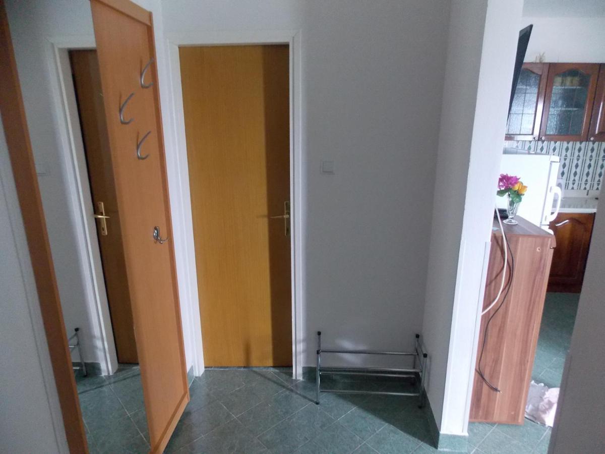 Hanifa Apartmani 로비니 외부 사진