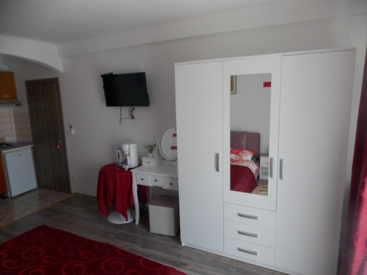 Hanifa Apartmani 로비니 외부 사진