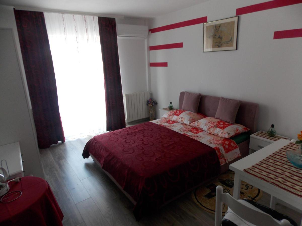 Hanifa Apartmani 로비니 외부 사진