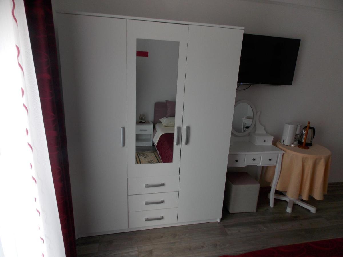 Hanifa Apartmani 로비니 외부 사진