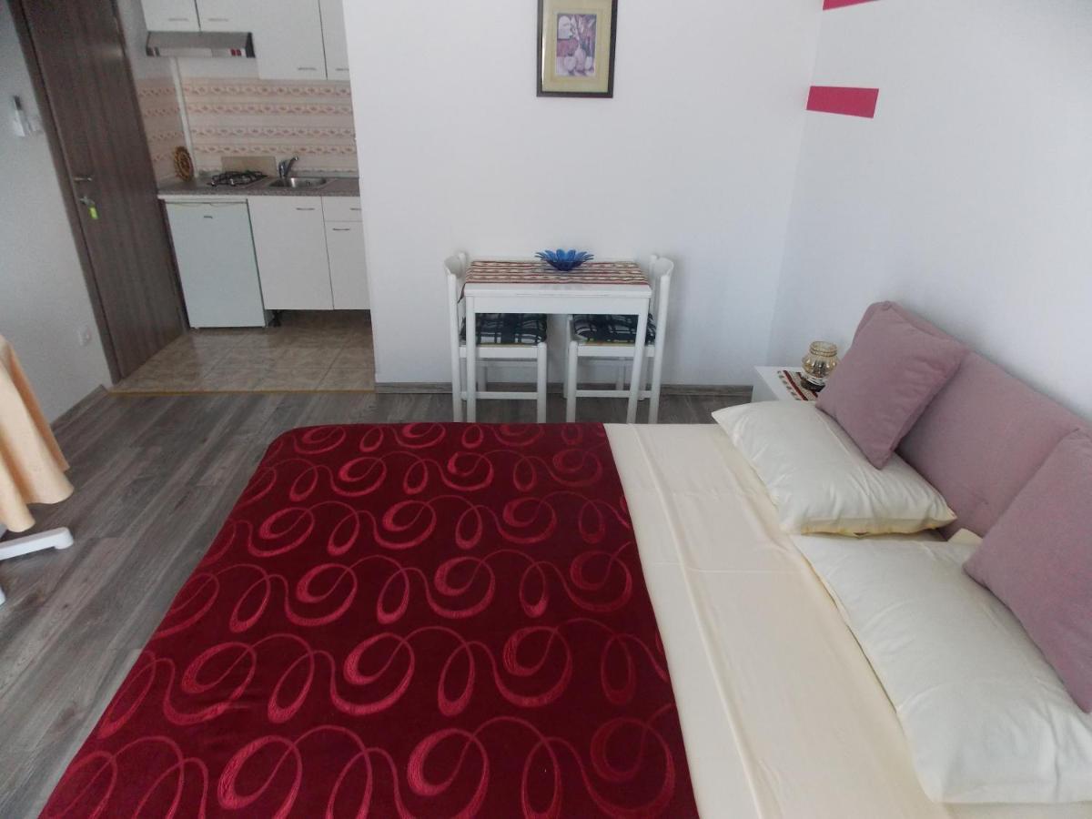 Hanifa Apartmani 로비니 외부 사진