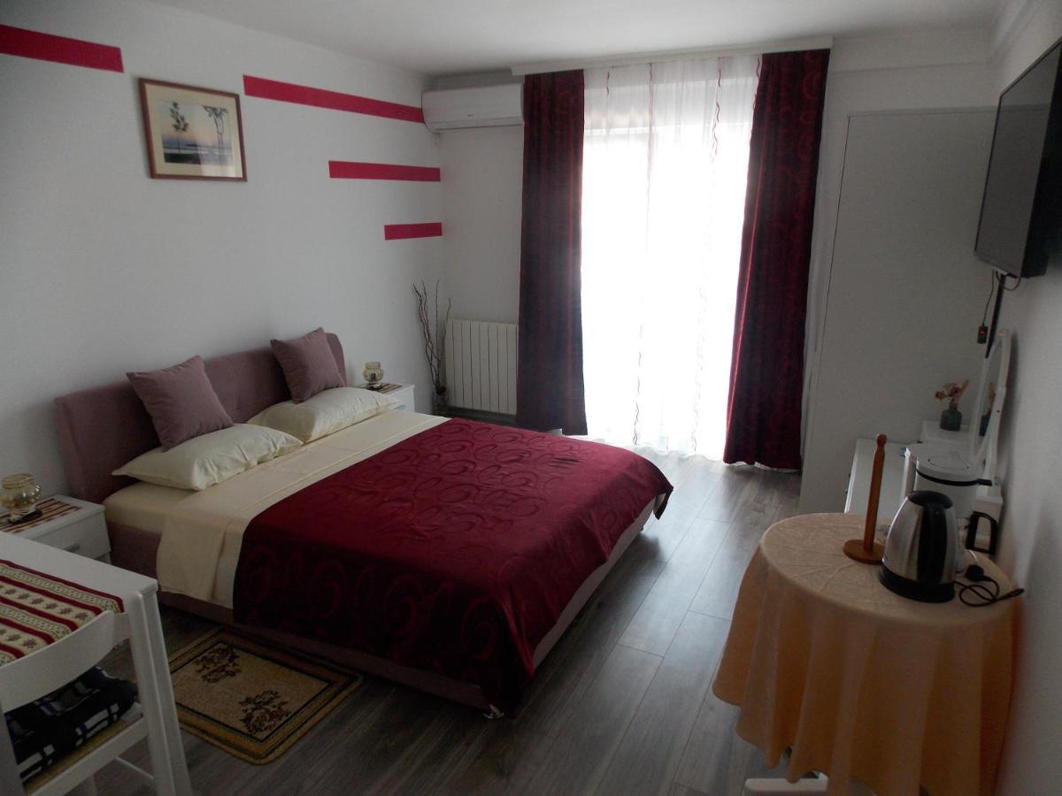 Hanifa Apartmani 로비니 외부 사진